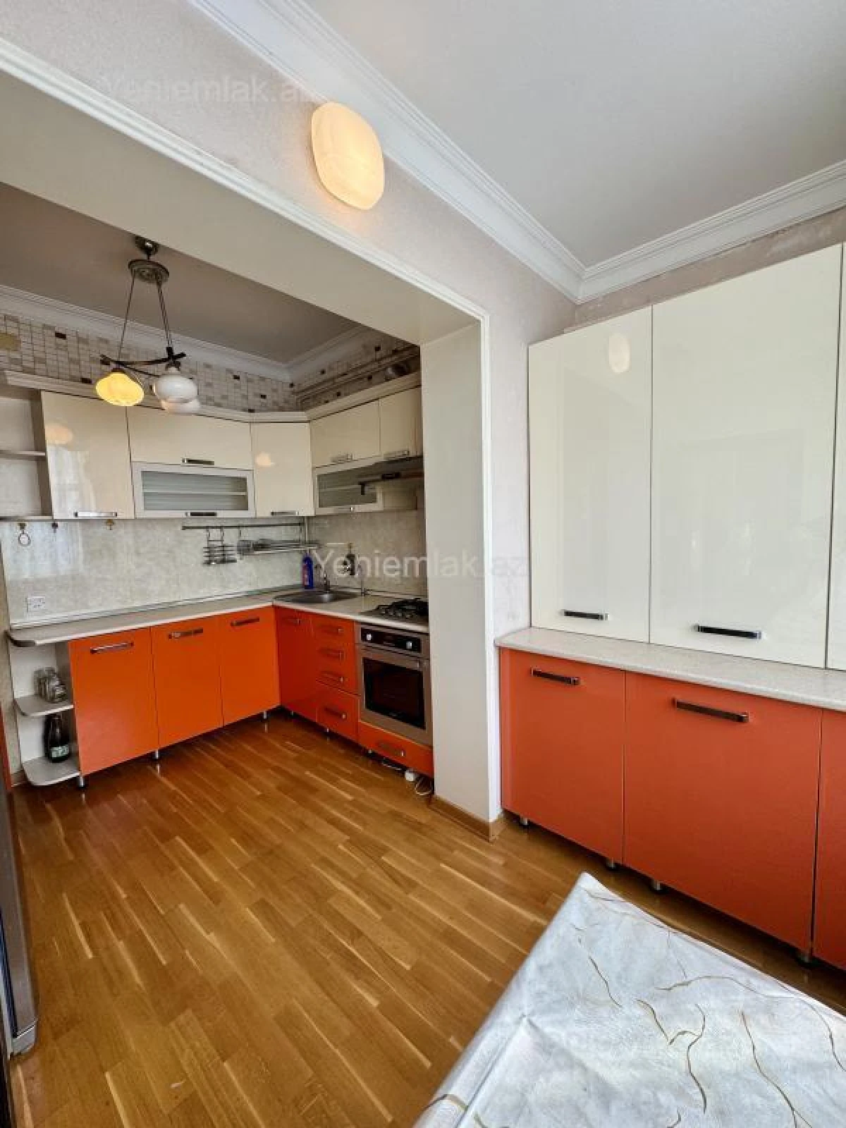 Satılır 3 otaqlı köhnə tikili 80 m²