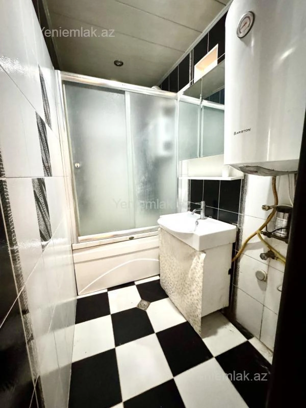 Satılır 3 otaqlı köhnə tikili 80 m²