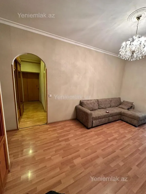 Satılır 3 otaqlı köhnə tikili 105 m²