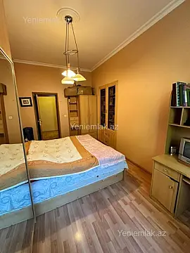 Satılır 3 otaqlı köhnə tikili 105 m²