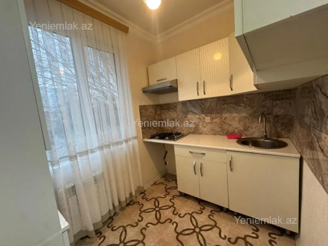 Satılır 2 otaqlı köhnə tikili 55 m²