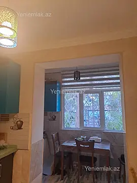 Satılır 4 otaqlı köhnə tikili 105 m²