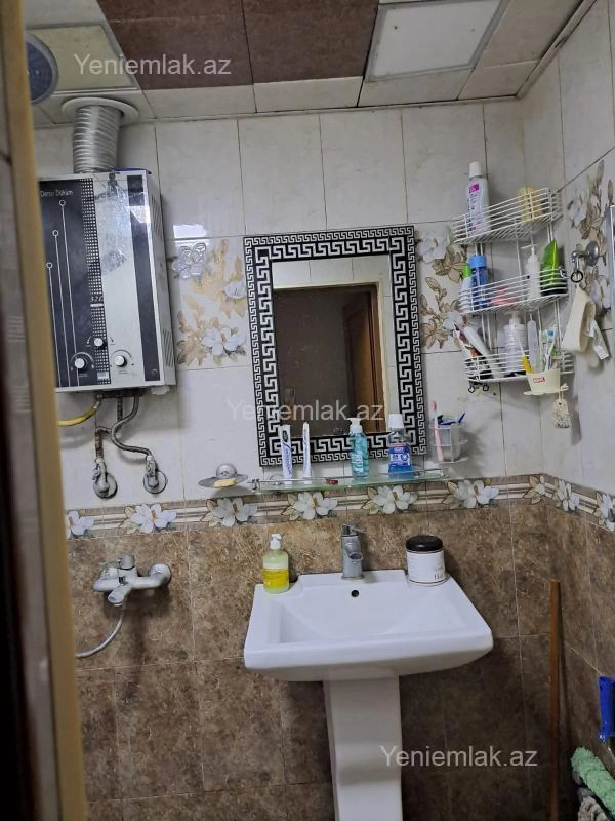 Satılır 4 otaqlı köhnə tikili 105 m²