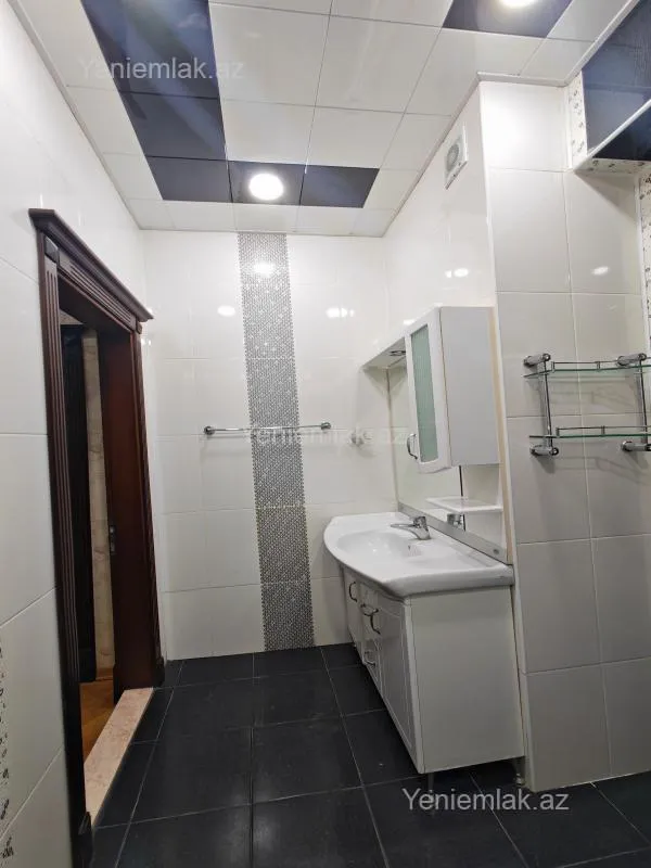 Satılır 3 otaqlı yeni tikili 130 m²