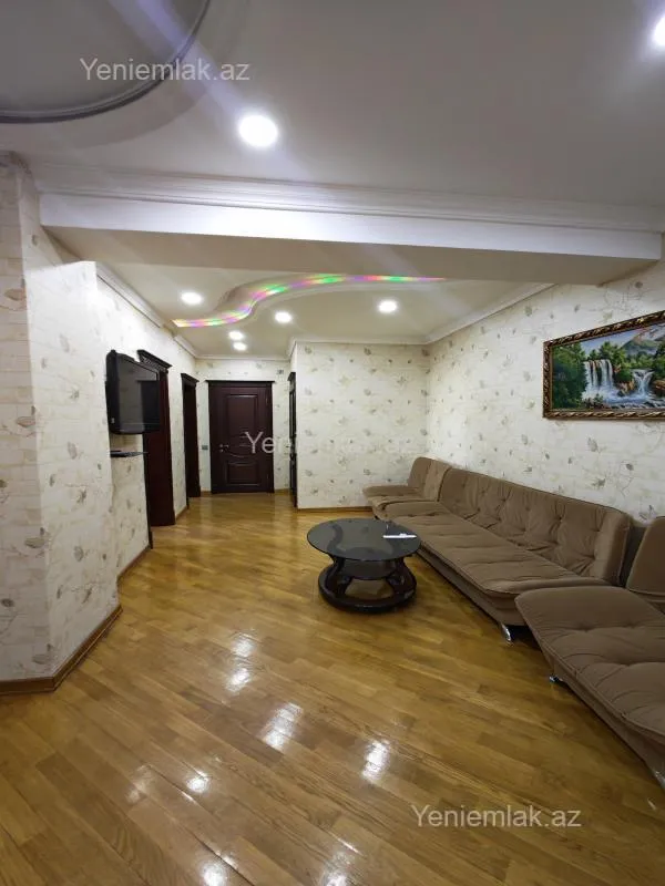 Satılır 3 otaqlı yeni tikili 130 m²