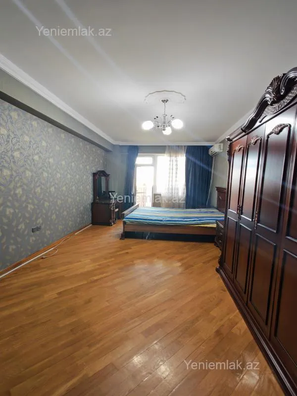 Satılır 3 otaqlı yeni tikili 130 m²