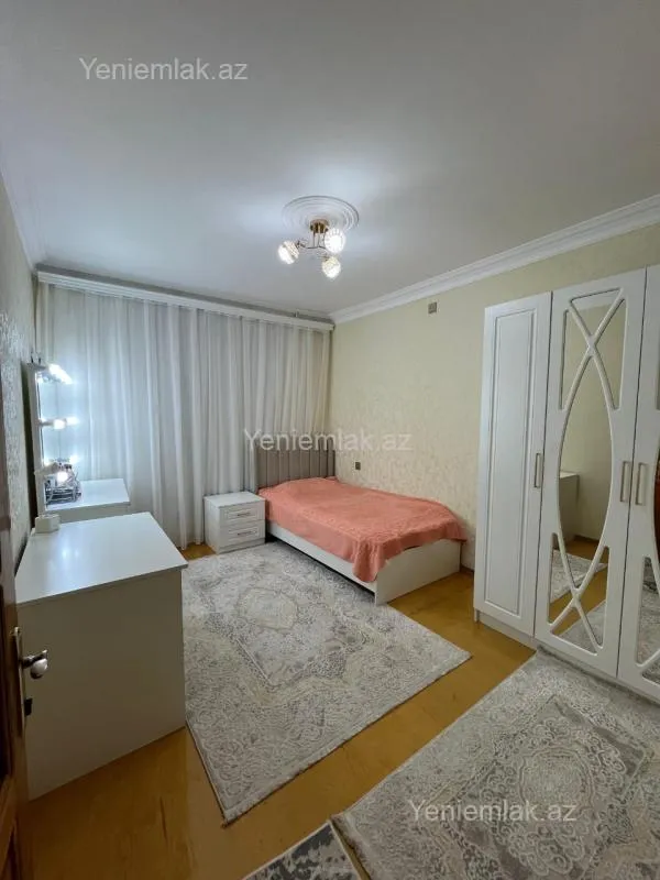 Satılır 5 otaqlı köhnə tikili 120 m²