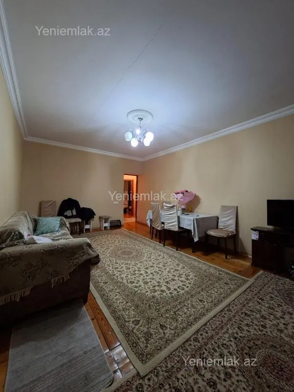 Satılır 2 otaqlı köhnə tikili 76 m²