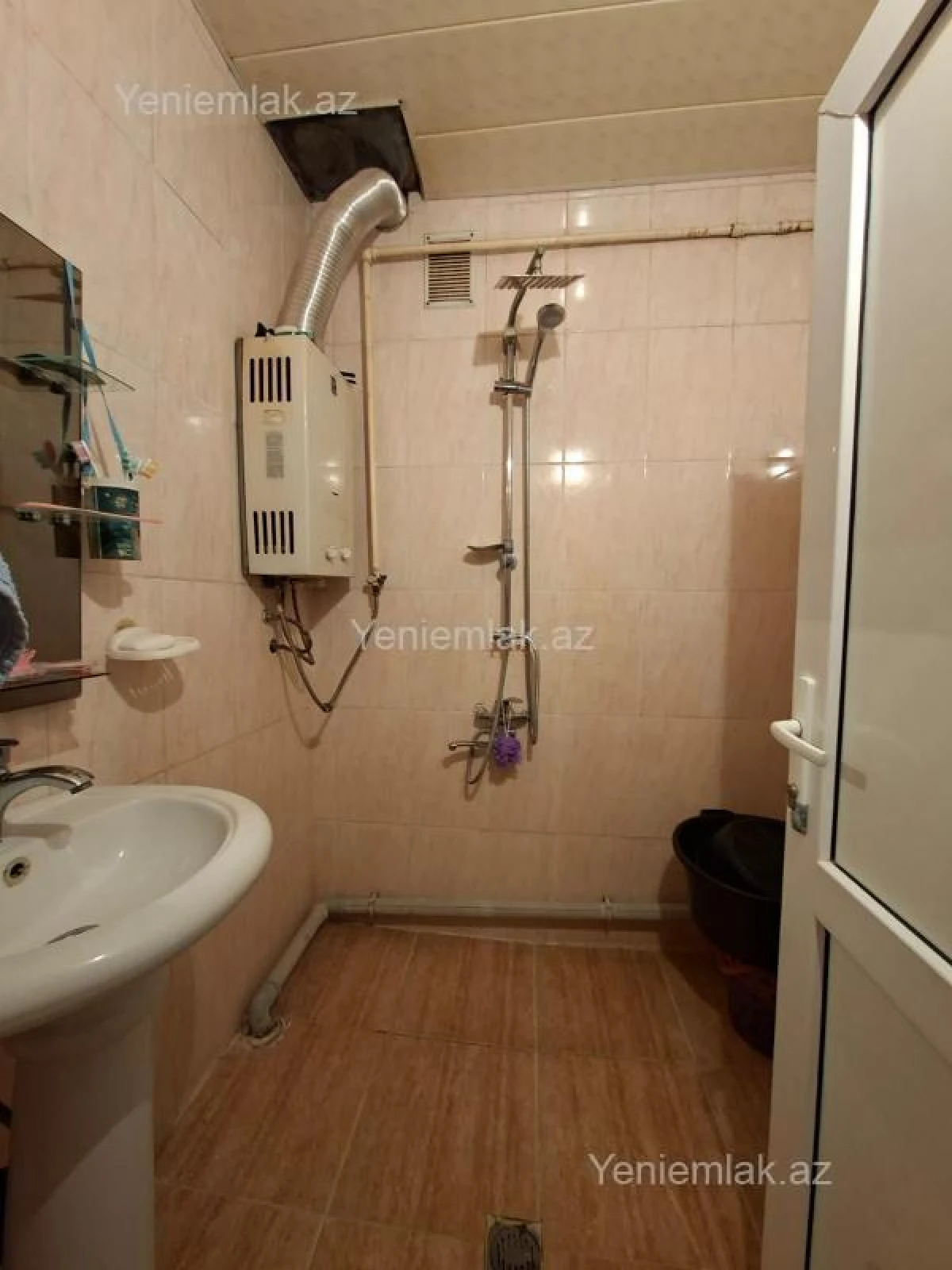 Satılır 2 otaqlı köhnə tikili 76 m²