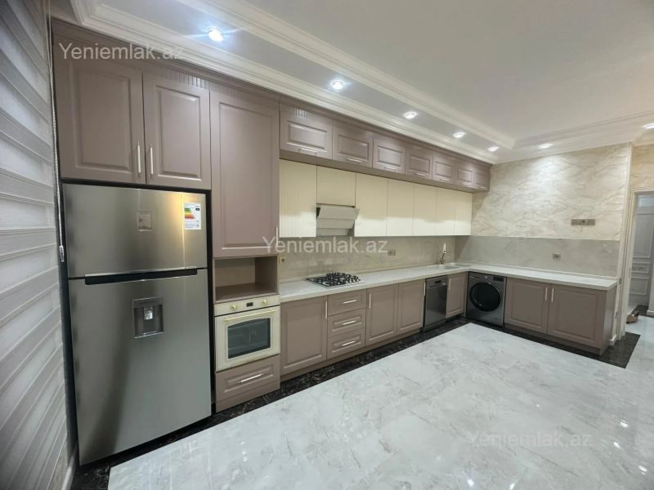 Satılır 3 otaqlı yeni tikili 196 m²