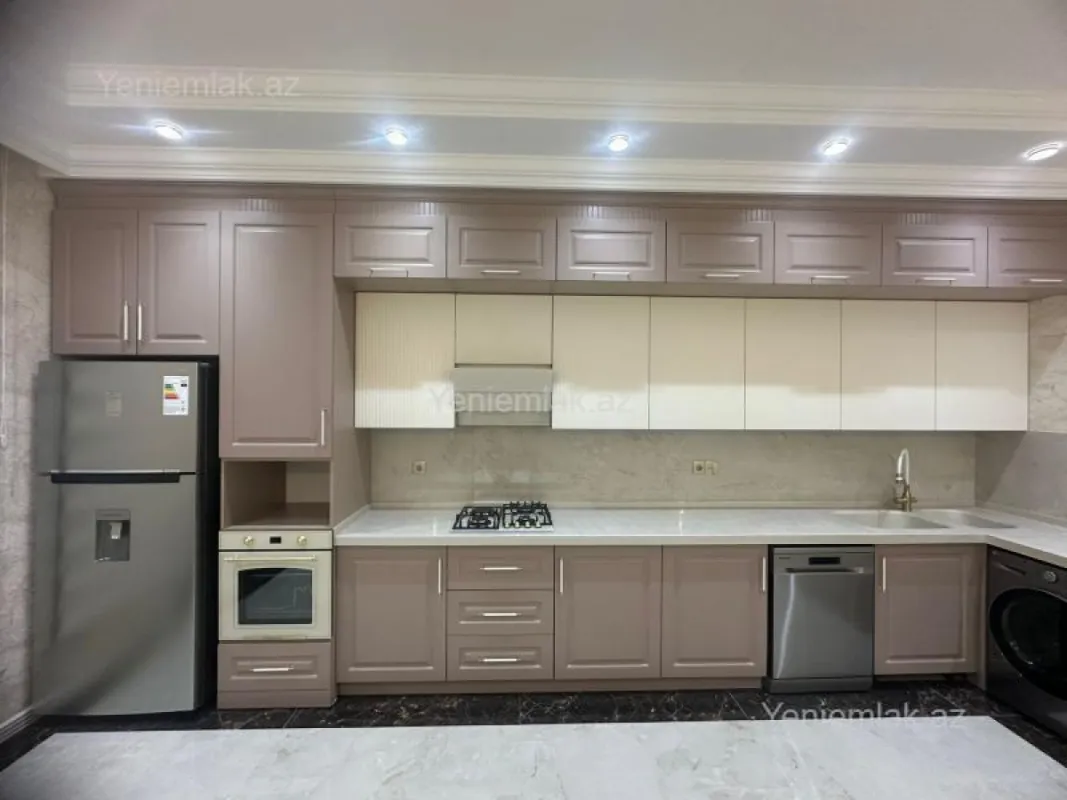 Satılır 3 otaqlı yeni tikili 196 m²