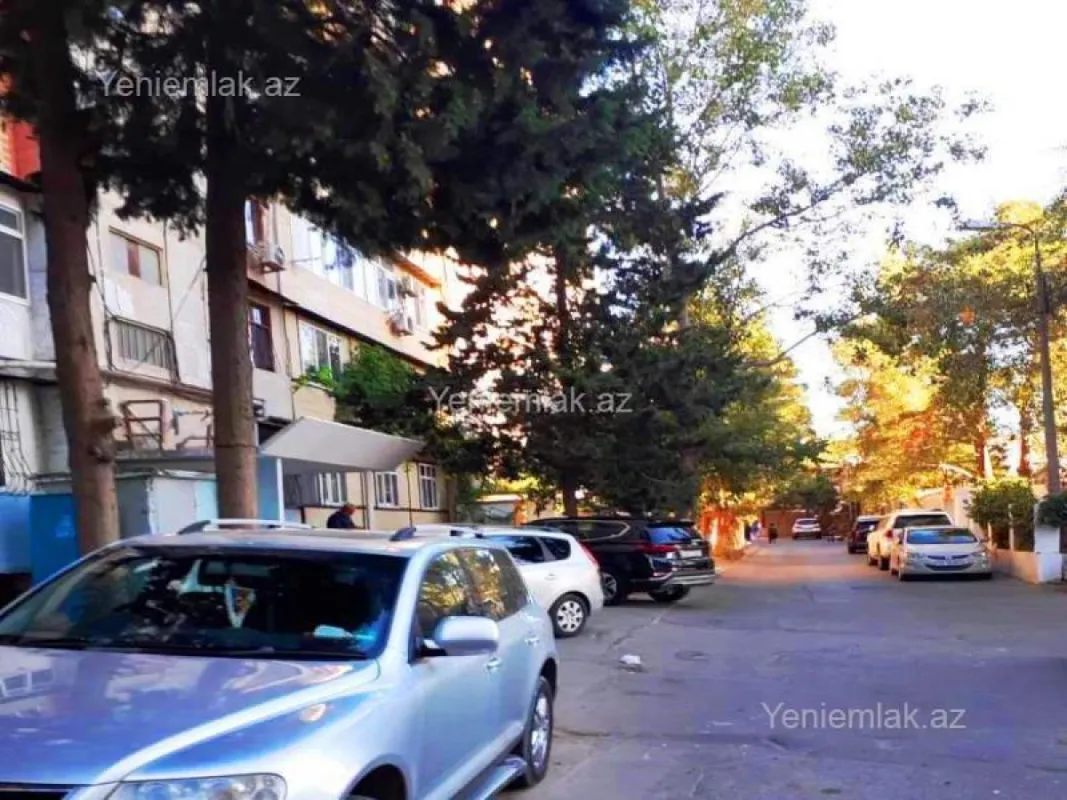 Satılır 5 otaqlı köhnə tikili 120 m²