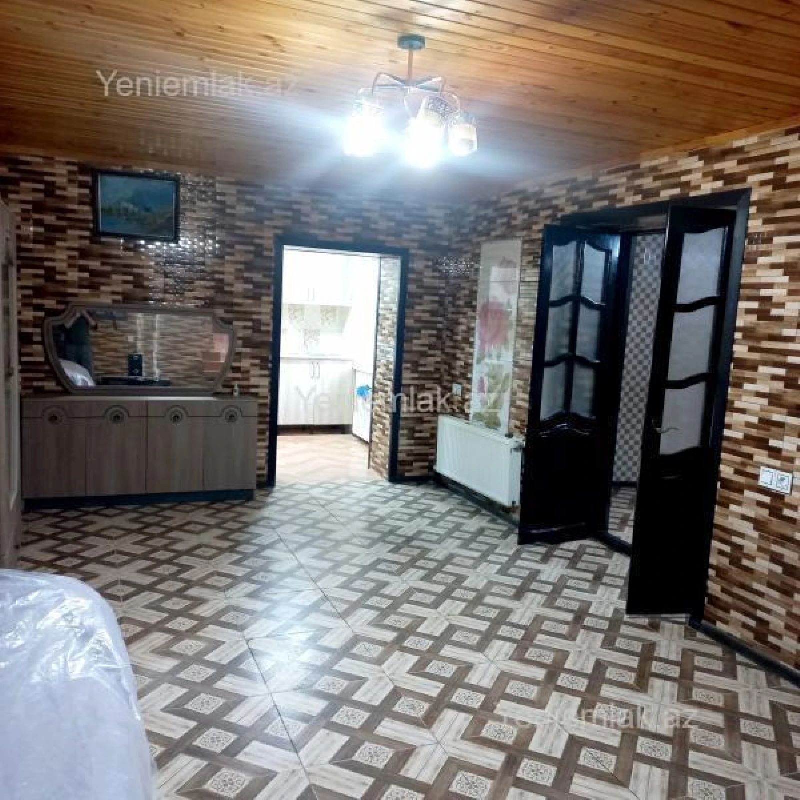 Satılır 8 otaqlı həyət evi 220 m²