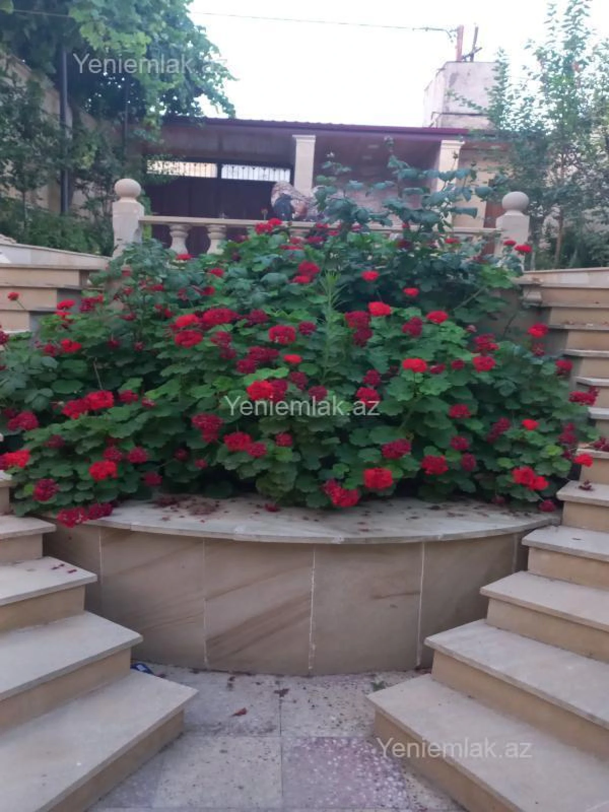 Satılır 8 otaqlı həyət evi 220 m²