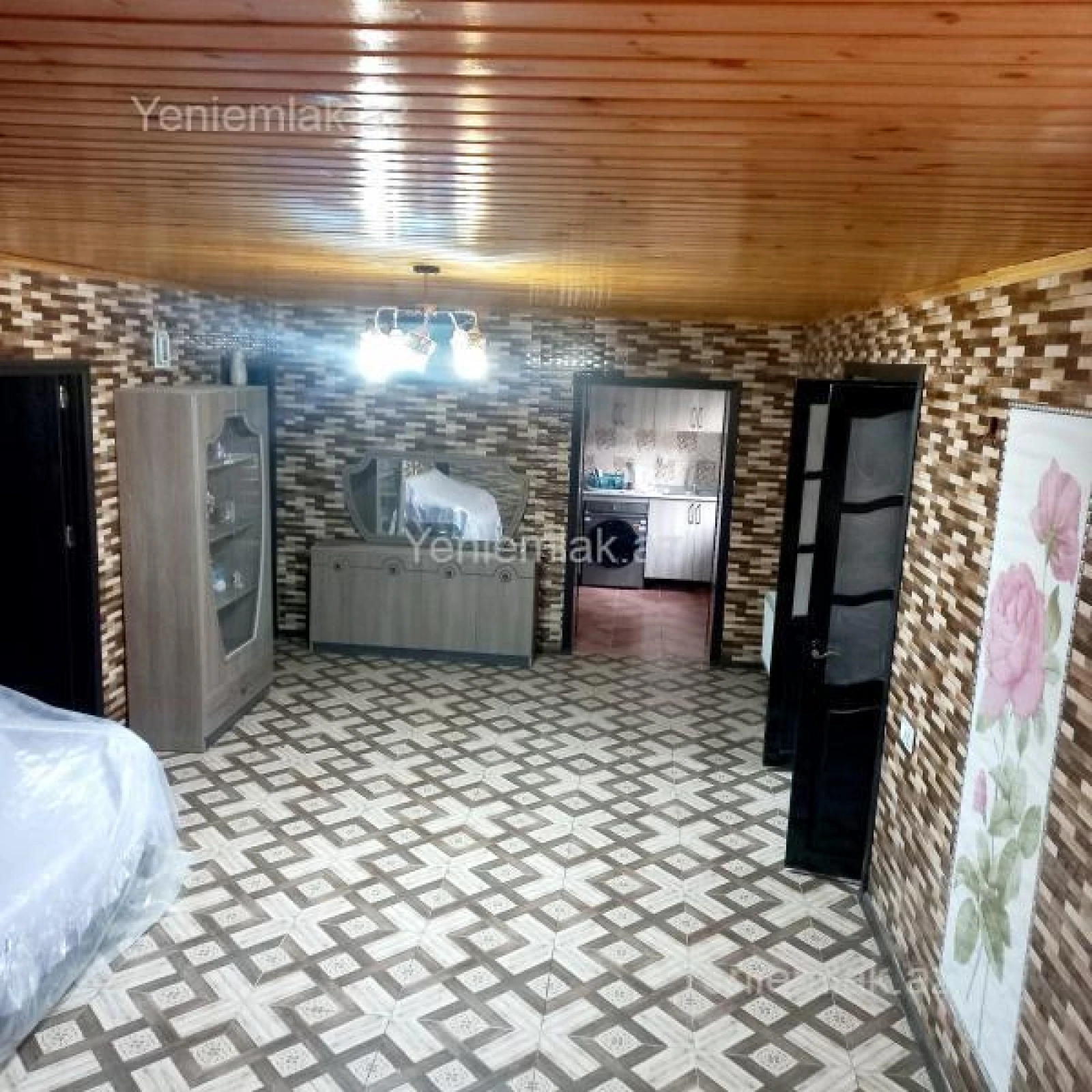 Satılır 8 otaqlı həyət evi 220 m²