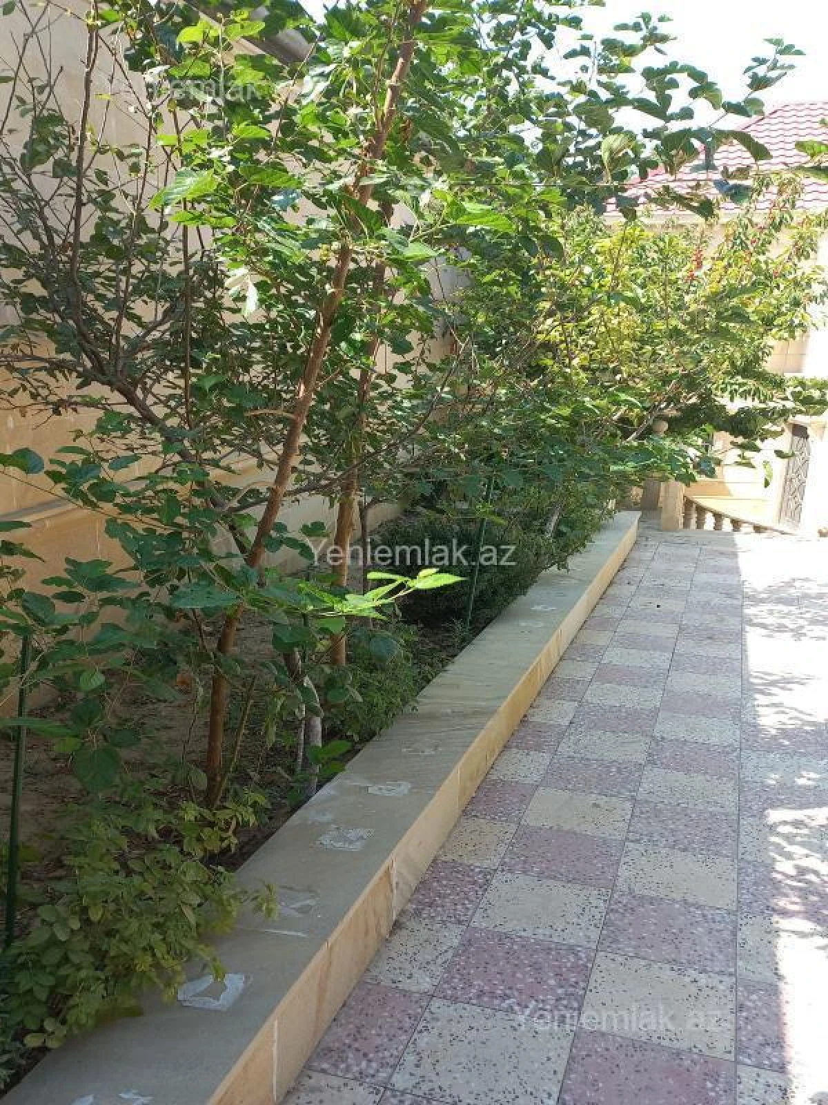 Satılır 8 otaqlı həyət evi 220 m²