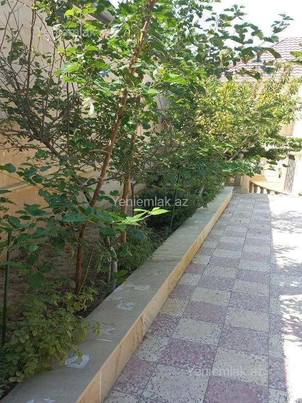 Satılır 8 otaqlı həyət evi 220 m²