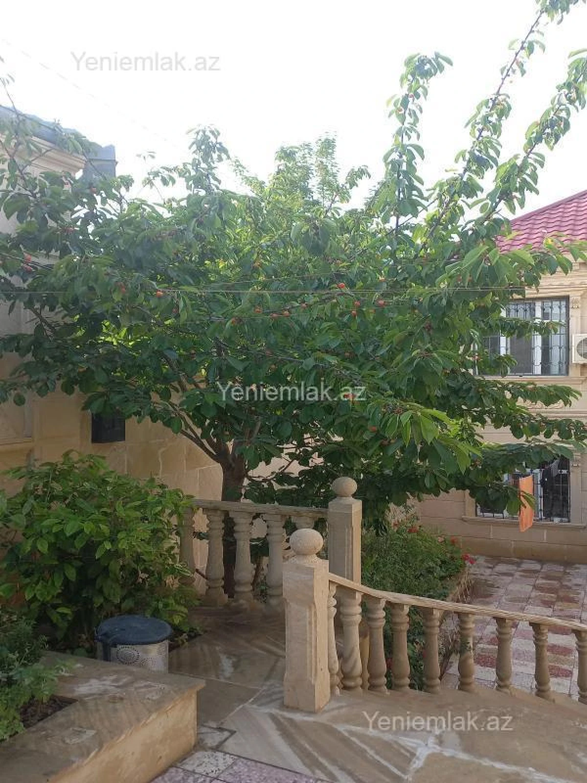 Satılır 8 otaqlı həyət evi 220 m²