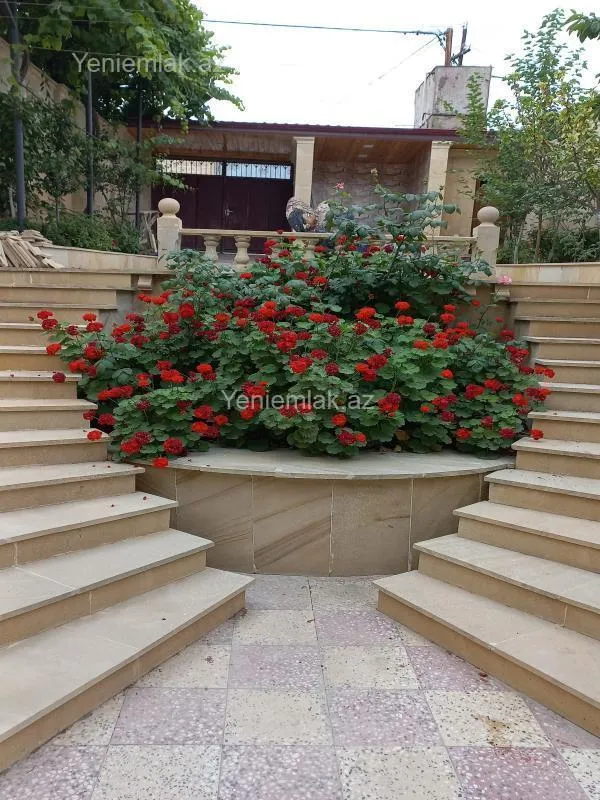 Satılır 8 otaqlı həyət evi 220 m²