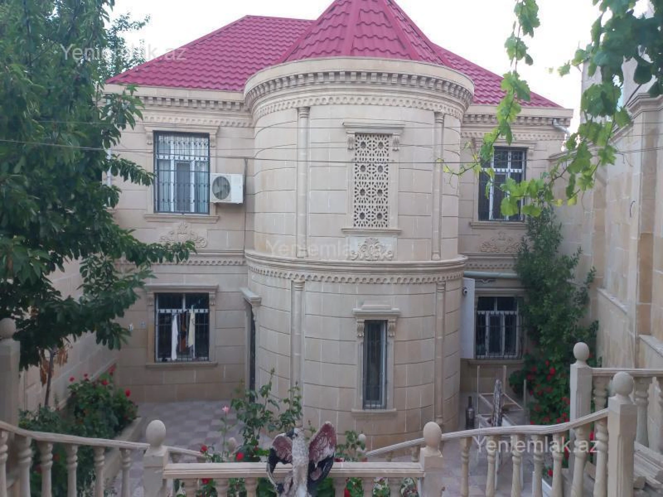 Satılır 8 otaqlı həyət evi 220 m²