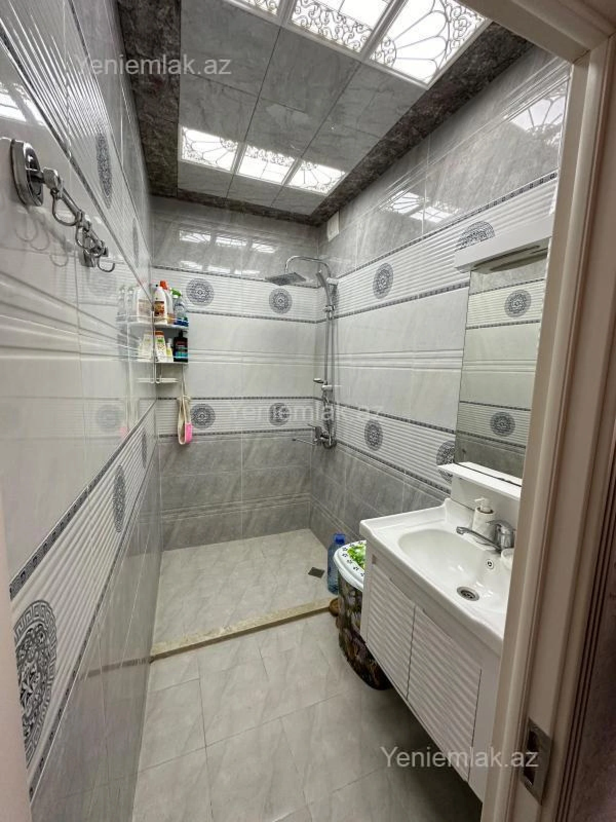 Satılır 2 otaqlı köhnə tikili 55 m²