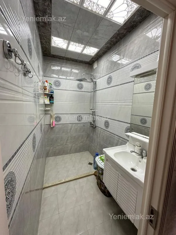 Satılır 2 otaqlı köhnə tikili 55 m²