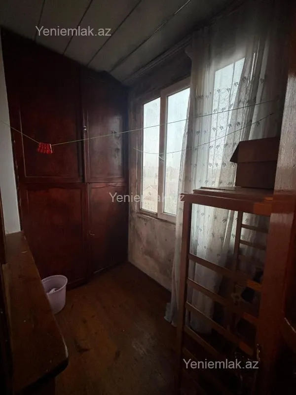 Satılır 2 otaqlı köhnə tikili 55 m²