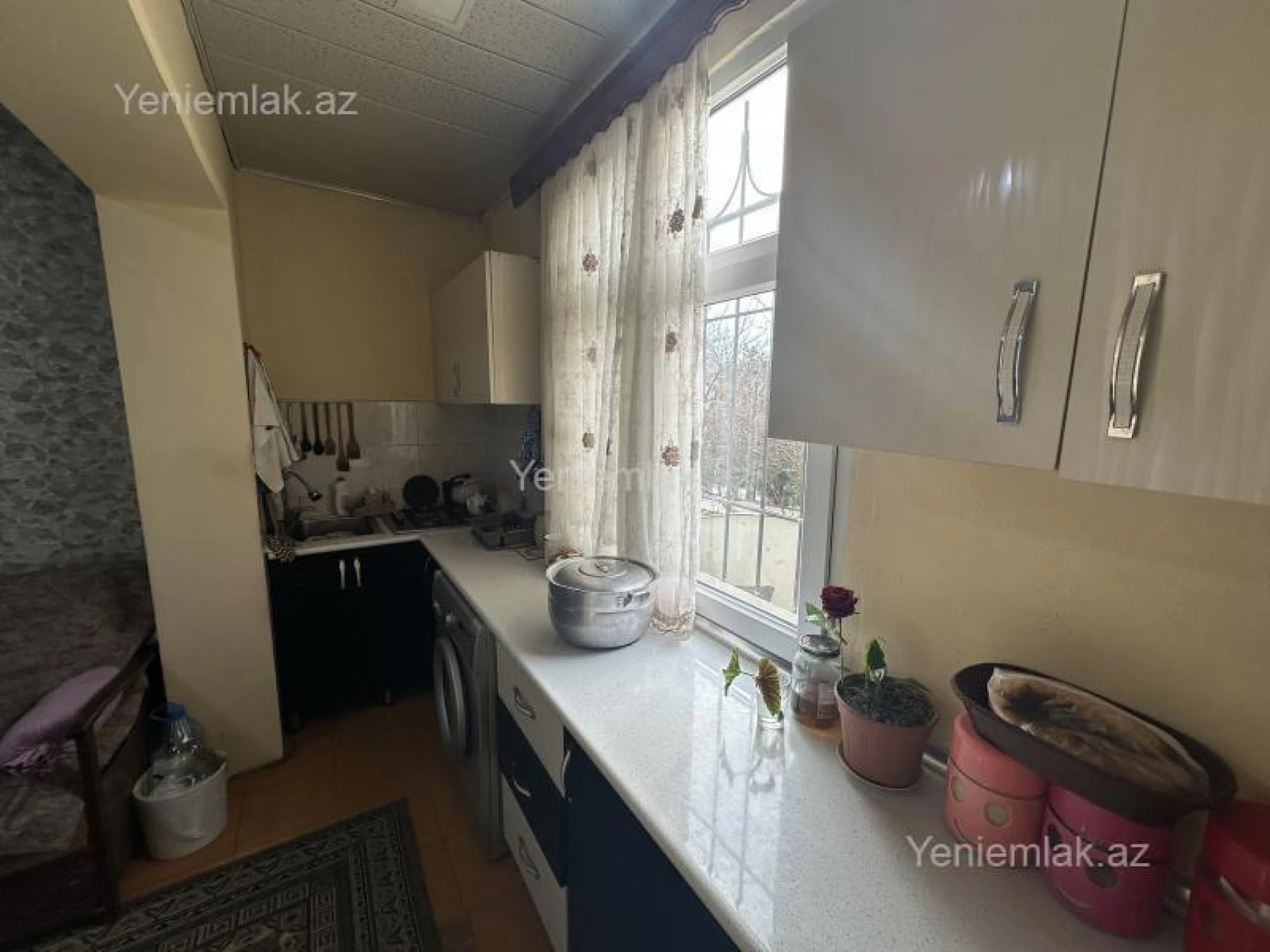 Satılır 2 otaqlı köhnə tikili 61 m²