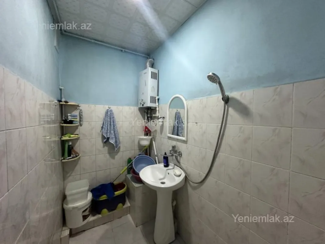 Satılır 2 otaqlı köhnə tikili 61 m²