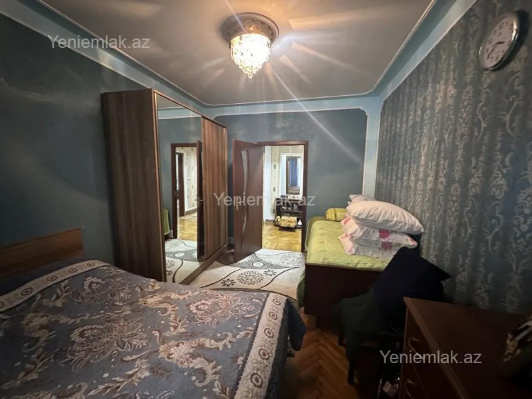 Satılır 2 otaqlı köhnə tikili 61 m²