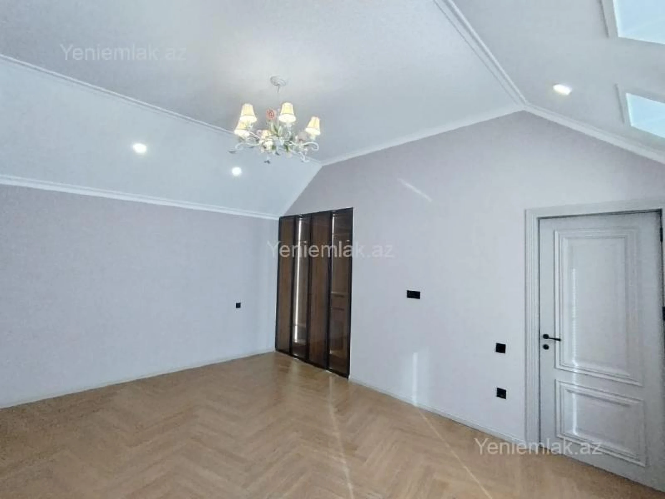 Satılır 4 otaqlı həyət evi 200 m²