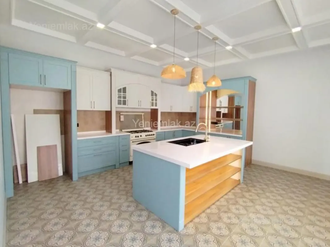 Satılır 4 otaqlı həyət evi 200 m²