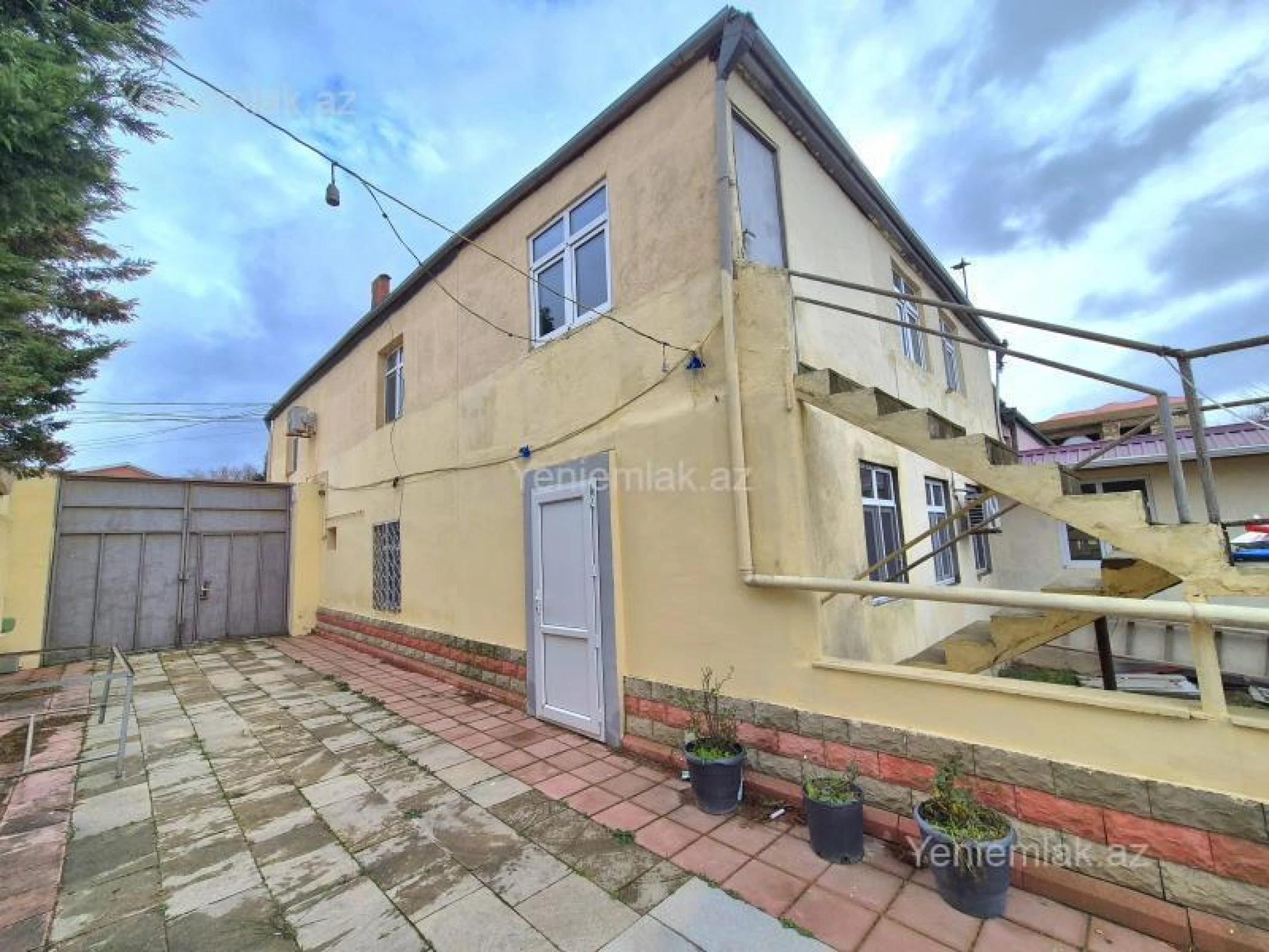 Satılır 6 otaqlı həyət evi 253 m²