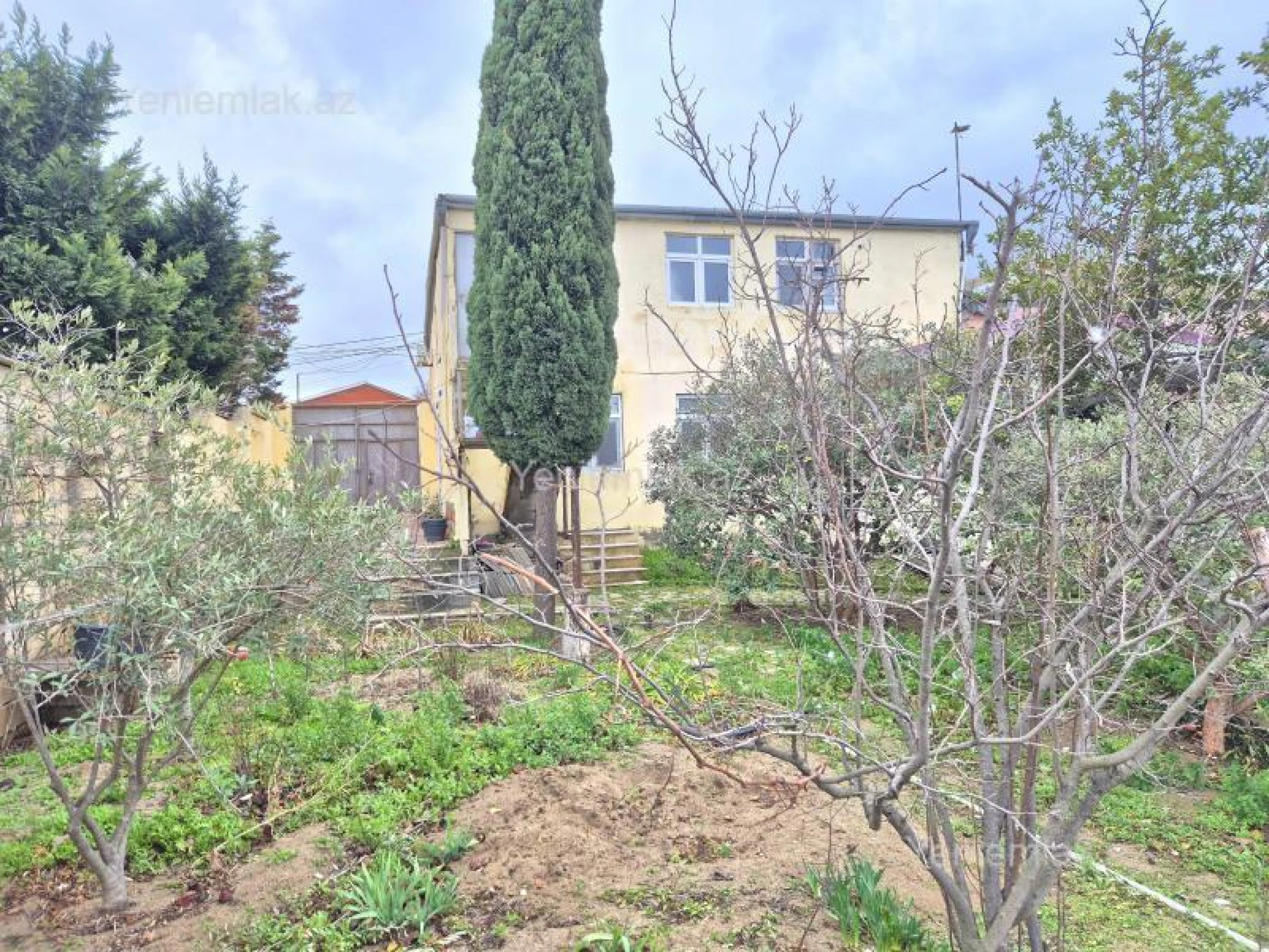 Satılır 6 otaqlı həyət evi 253 m²