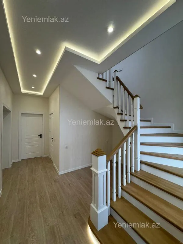 Satılır 5 otaqlı həyət evi 220 m²