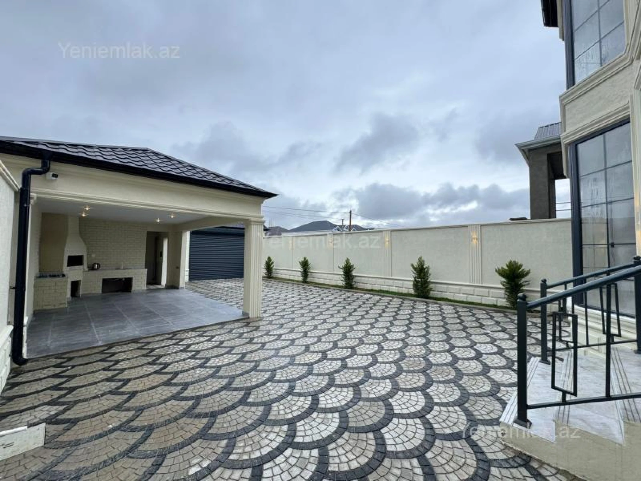 Satılır 5 otaqlı həyət evi 220 m²