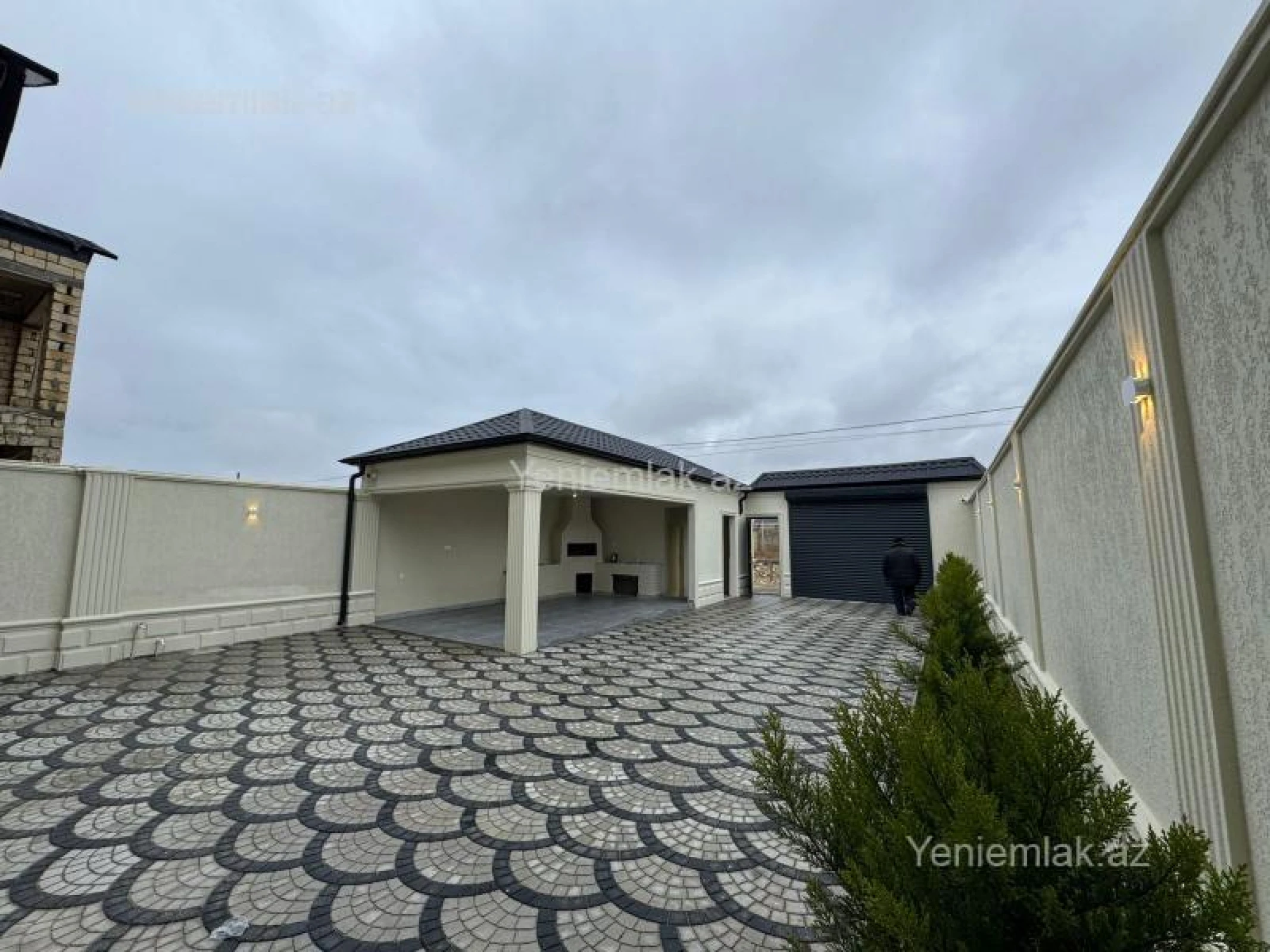 Satılır 5 otaqlı həyət evi 220 m²