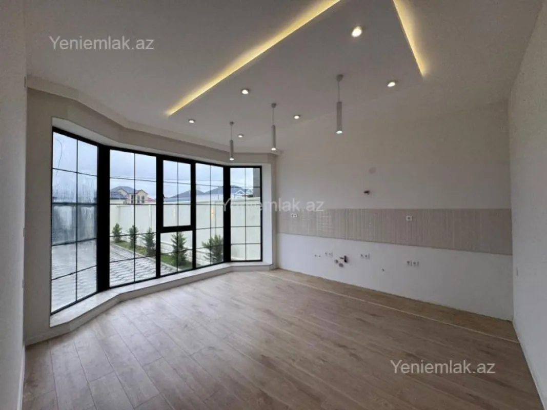 Satılır 5 otaqlı həyət evi 220 m²