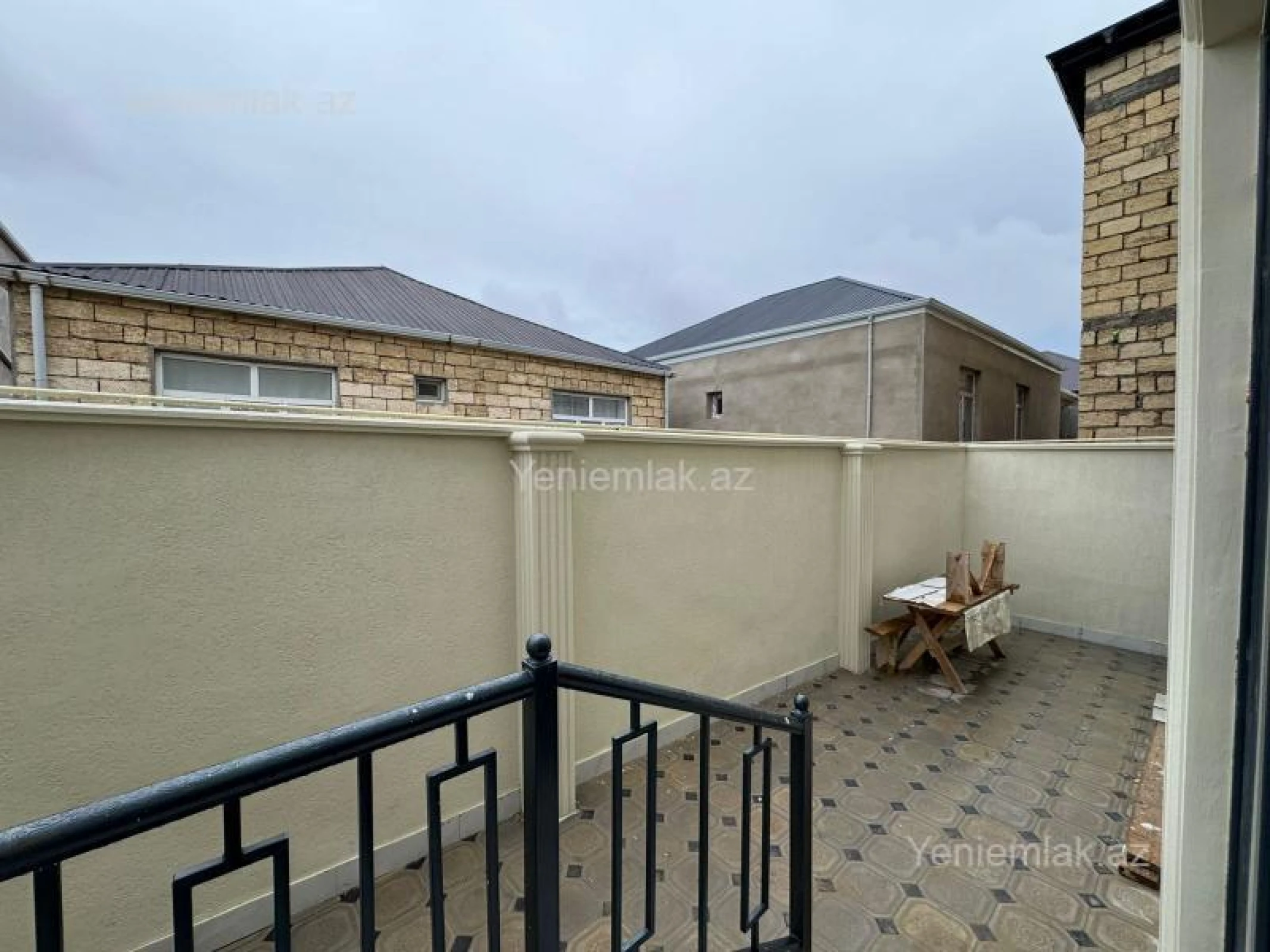 Satılır 5 otaqlı həyət evi 220 m²