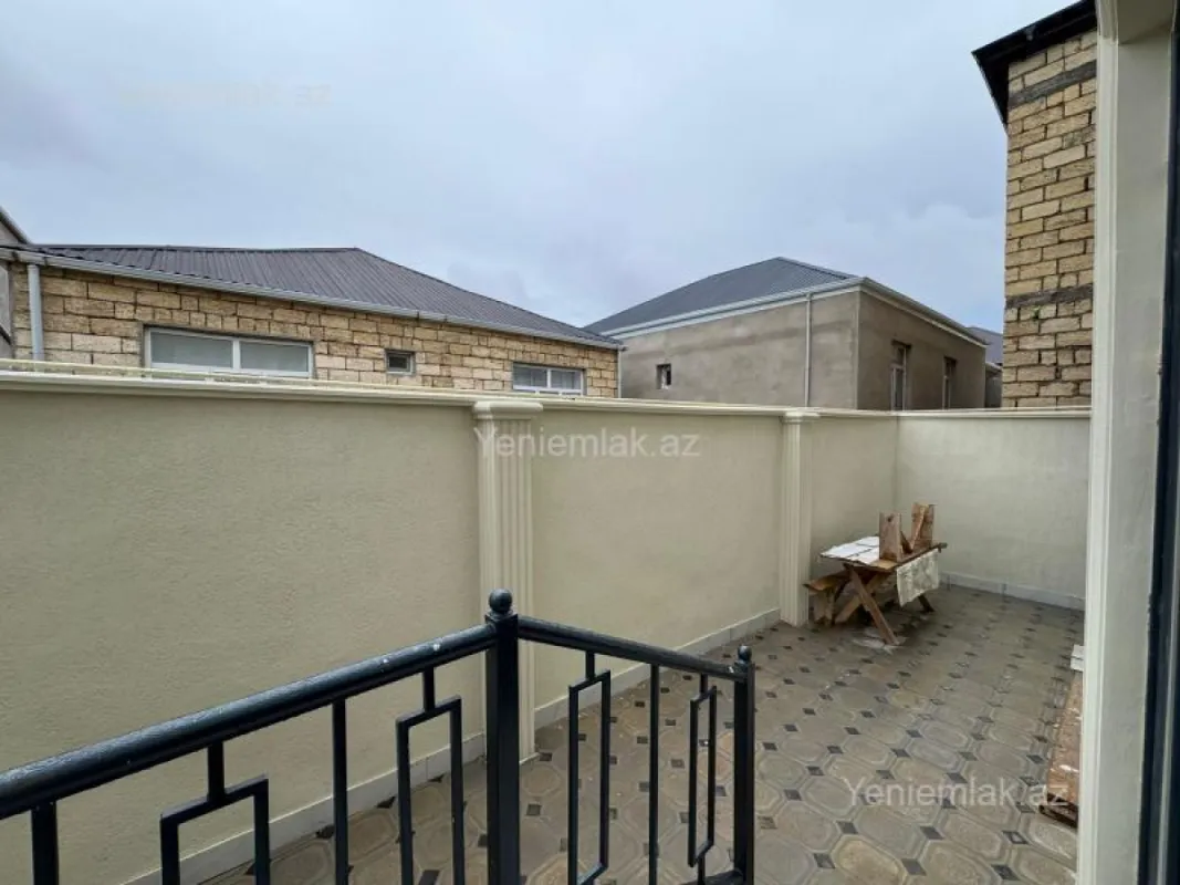 Satılır 5 otaqlı həyət evi 220 m²