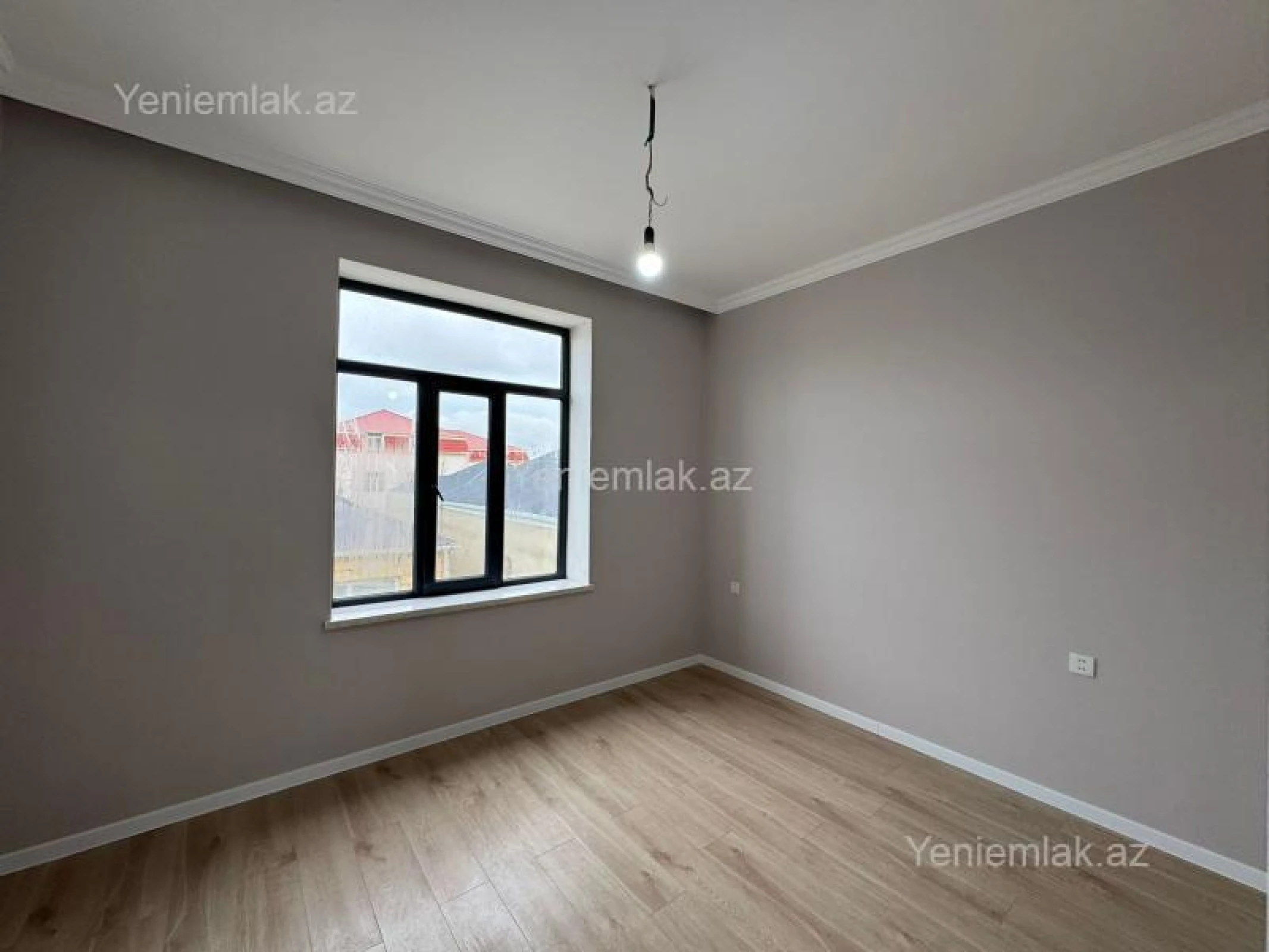 Satılır 5 otaqlı həyət evi 220 m²