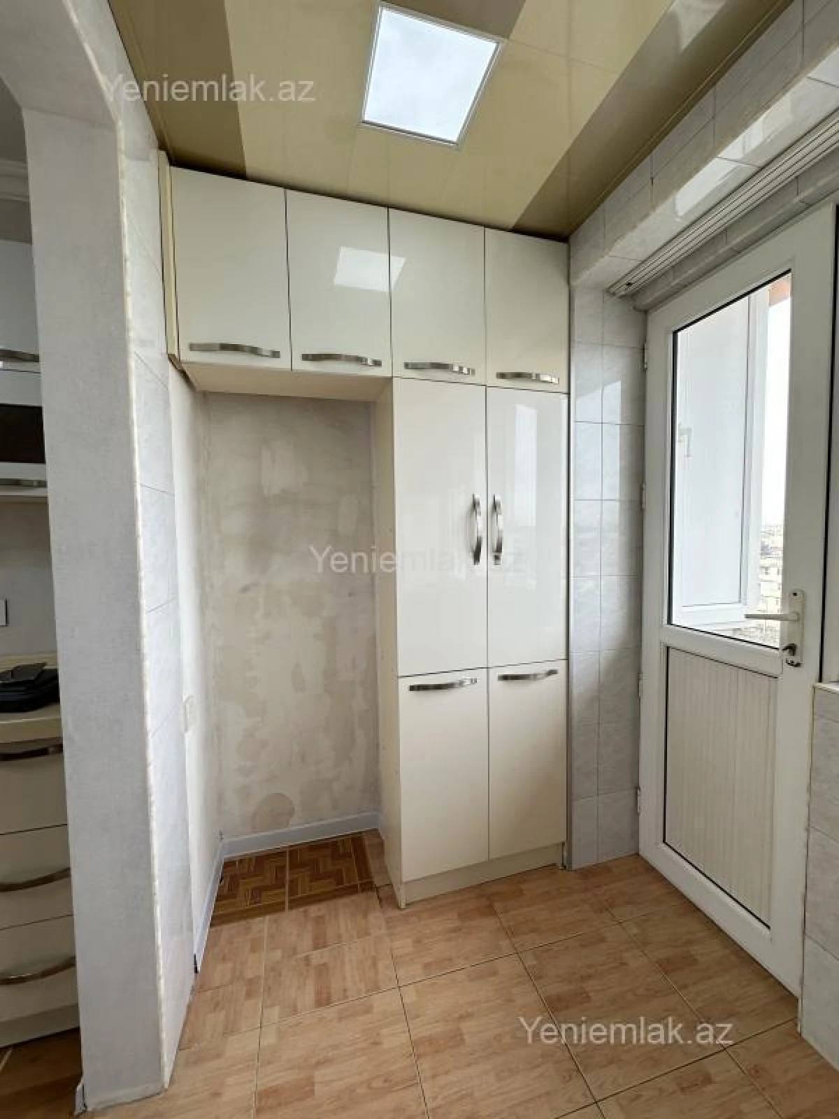 Satılır 2 otaqlı köhnə tikili 55 m²