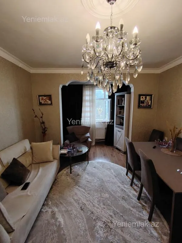 Satılır 4 otaqlı köhnə tikili 82 m²