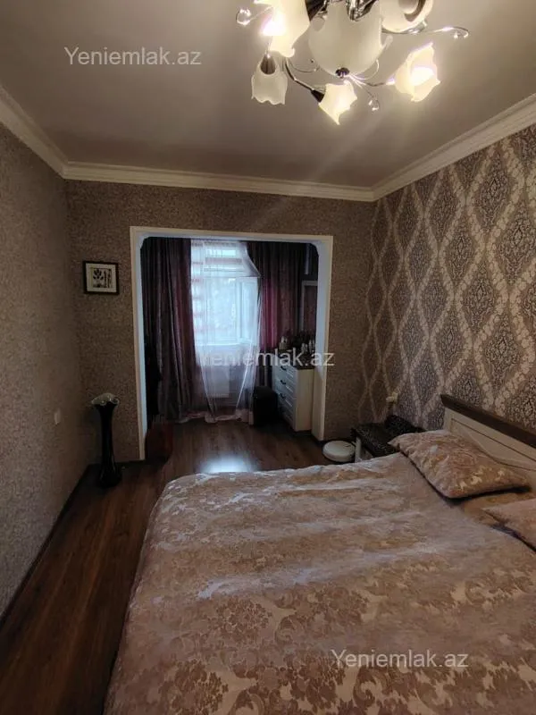 Satılır 4 otaqlı köhnə tikili 82 m²