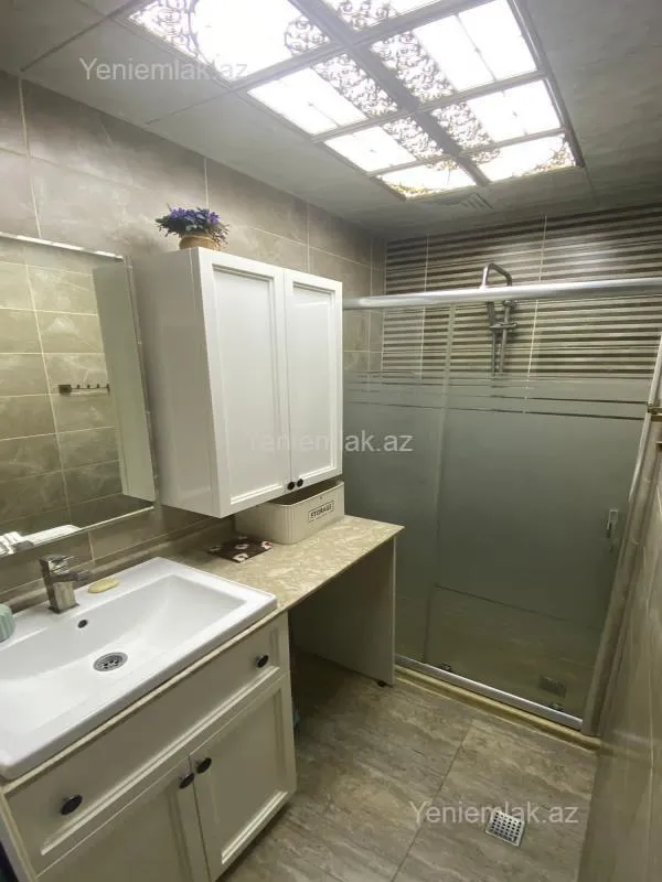 Satılır 3 otaqlı köhnə tikili 90 m²