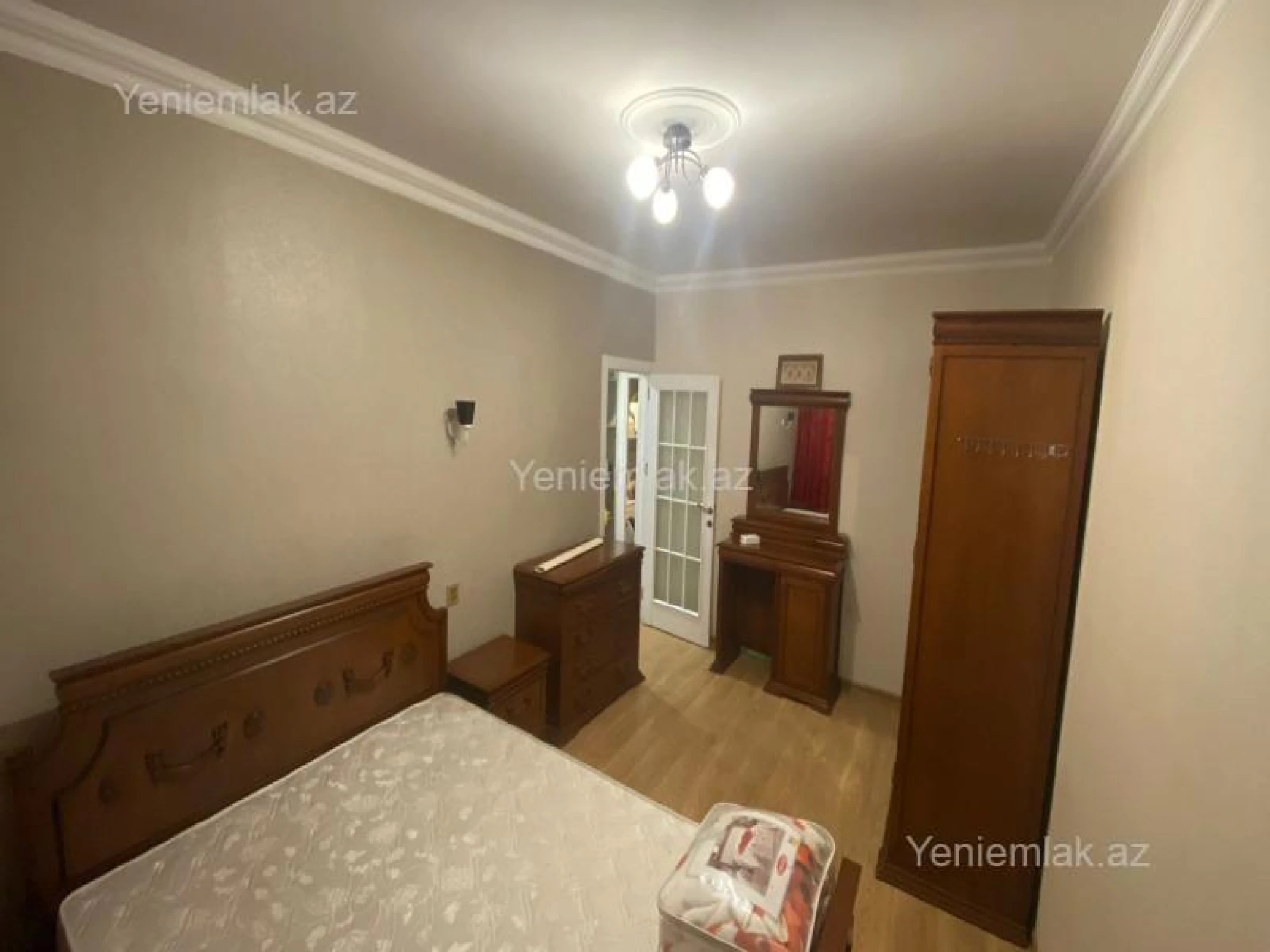 Satılır 3 otaqlı köhnə tikili 90 m²