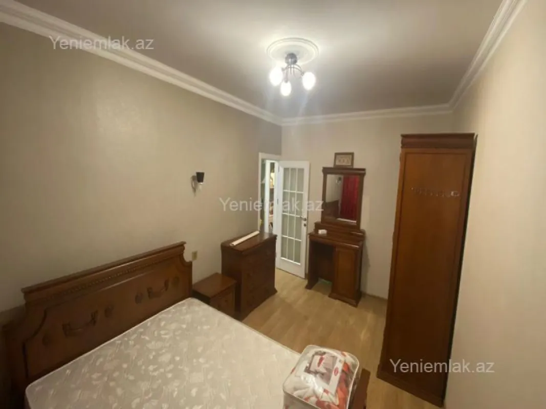 Satılır 3 otaqlı köhnə tikili 90 m²