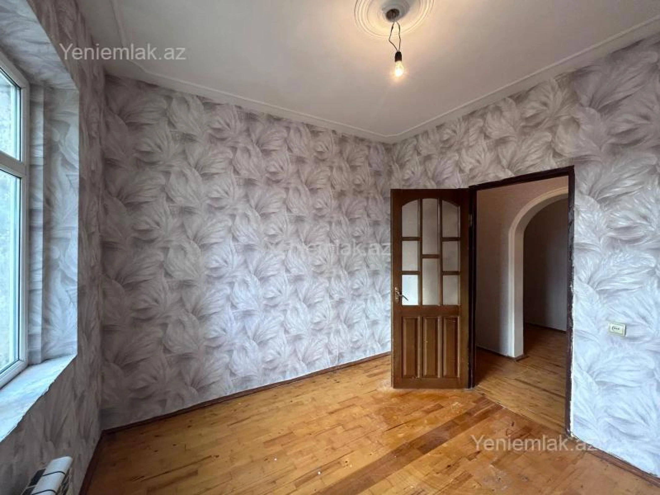 Satılır 3 otaqlı köhnə tikili 80 m²