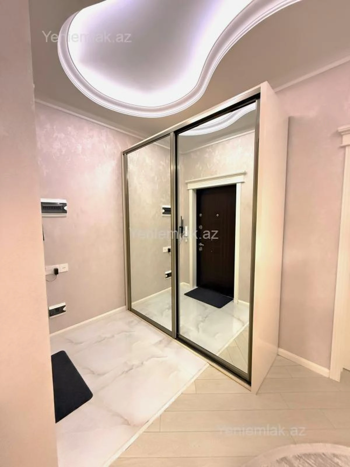 Satılır 3 otaqlı yeni tikili 100 m²