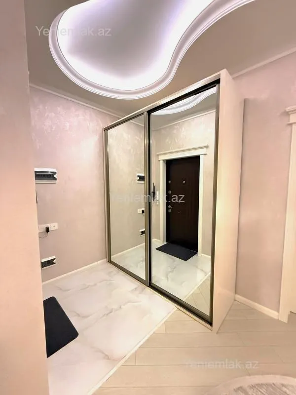 Satılır 3 otaqlı yeni tikili 100 m²